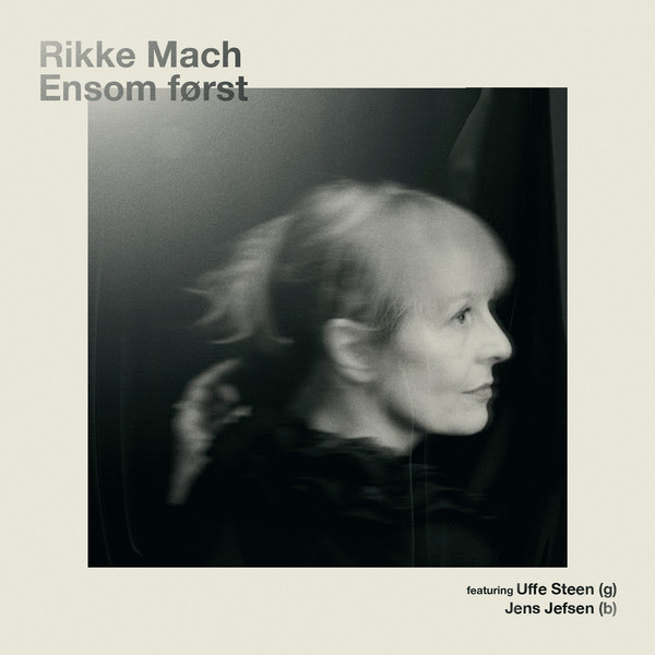 Ensom først album