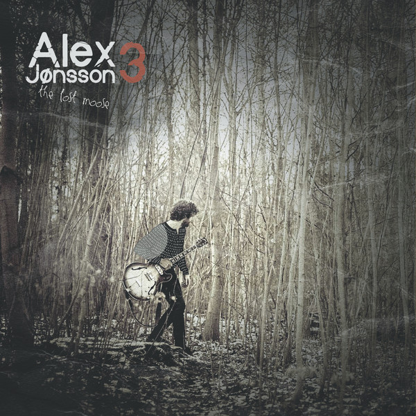 Cover-billede til The Loost Moose. En mand går i skoven med en guitar.