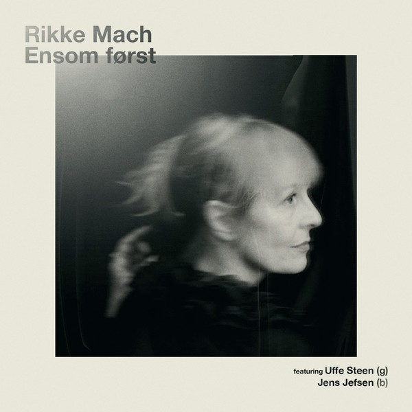 Ensom først album